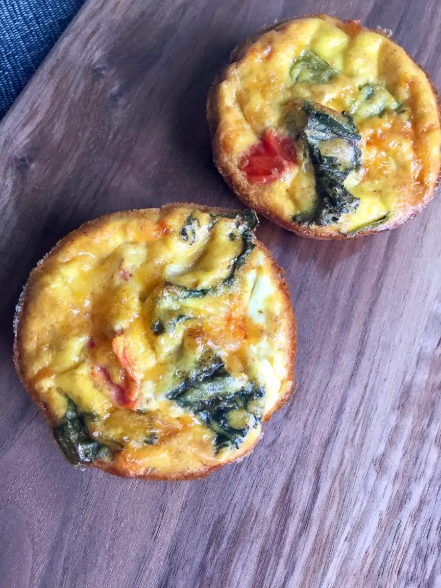 Crustless veggie quiche cups