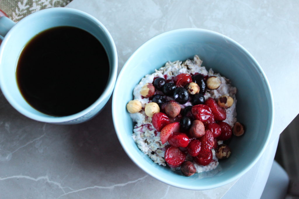 strawberry cheesecake overnight oats with black coffee