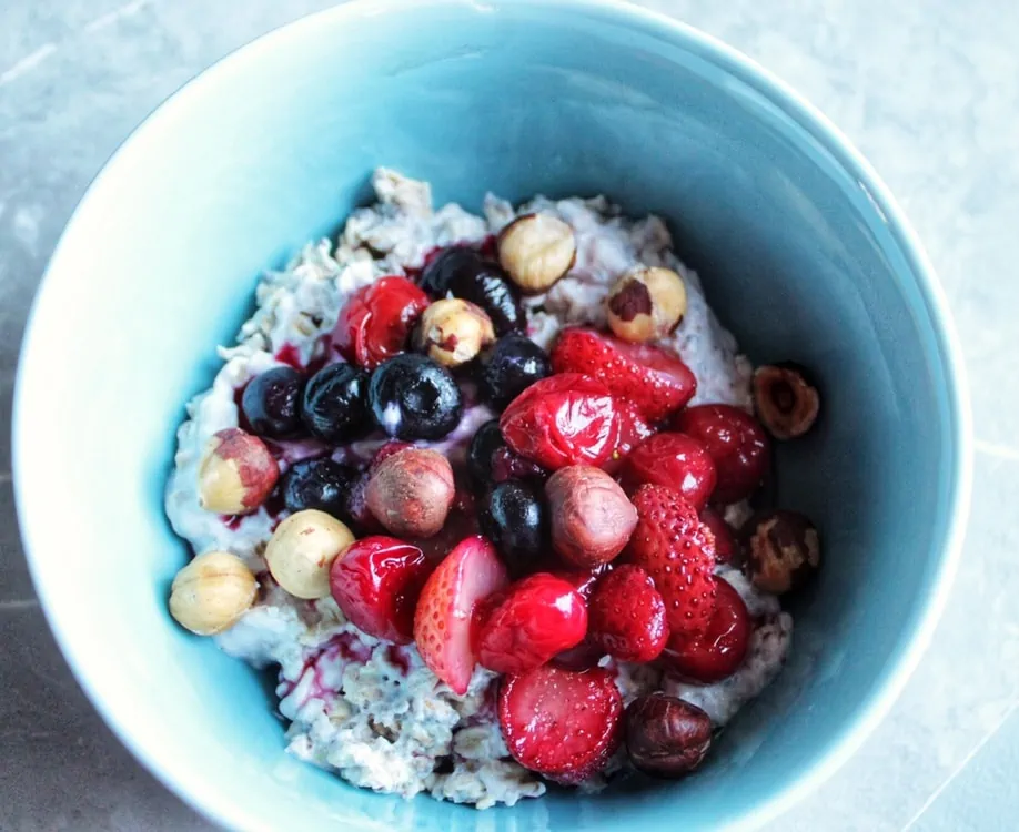 strawberry cheesecake overnight oats